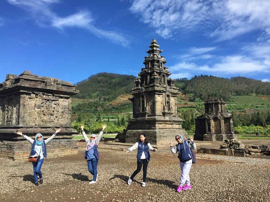 sewa elf ke dieng wonosobo candi arjuna